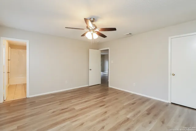 $2,345 | 13406 Forum, Universal City, TX 78148