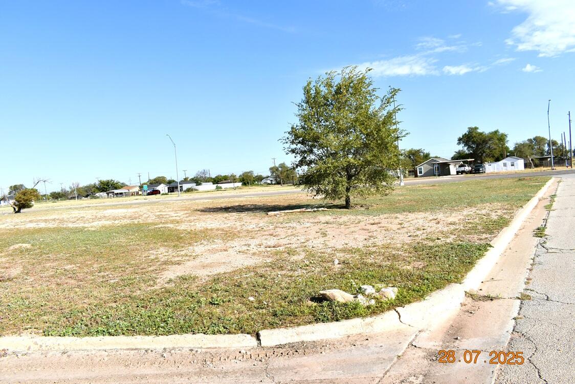 1914 Idalou Road Lubbock, TX 79403 - Photo 2 of 9 a view of an ocean