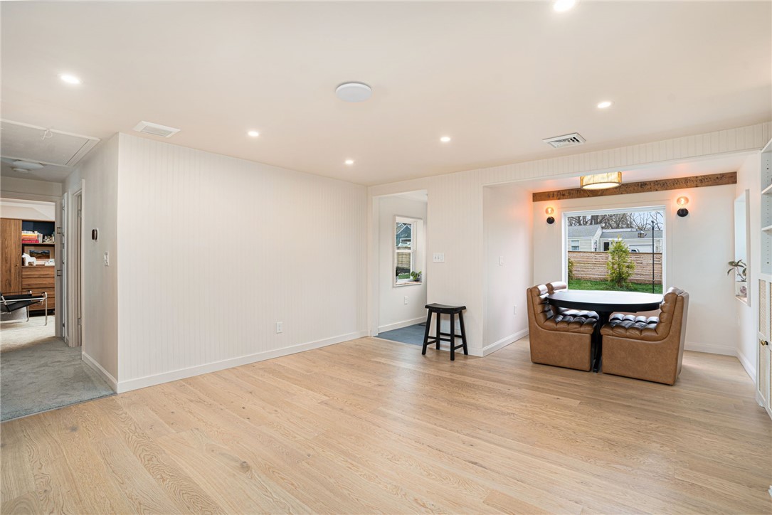 628 County Road Barrington, RI 02806 - Photo 9 of 40