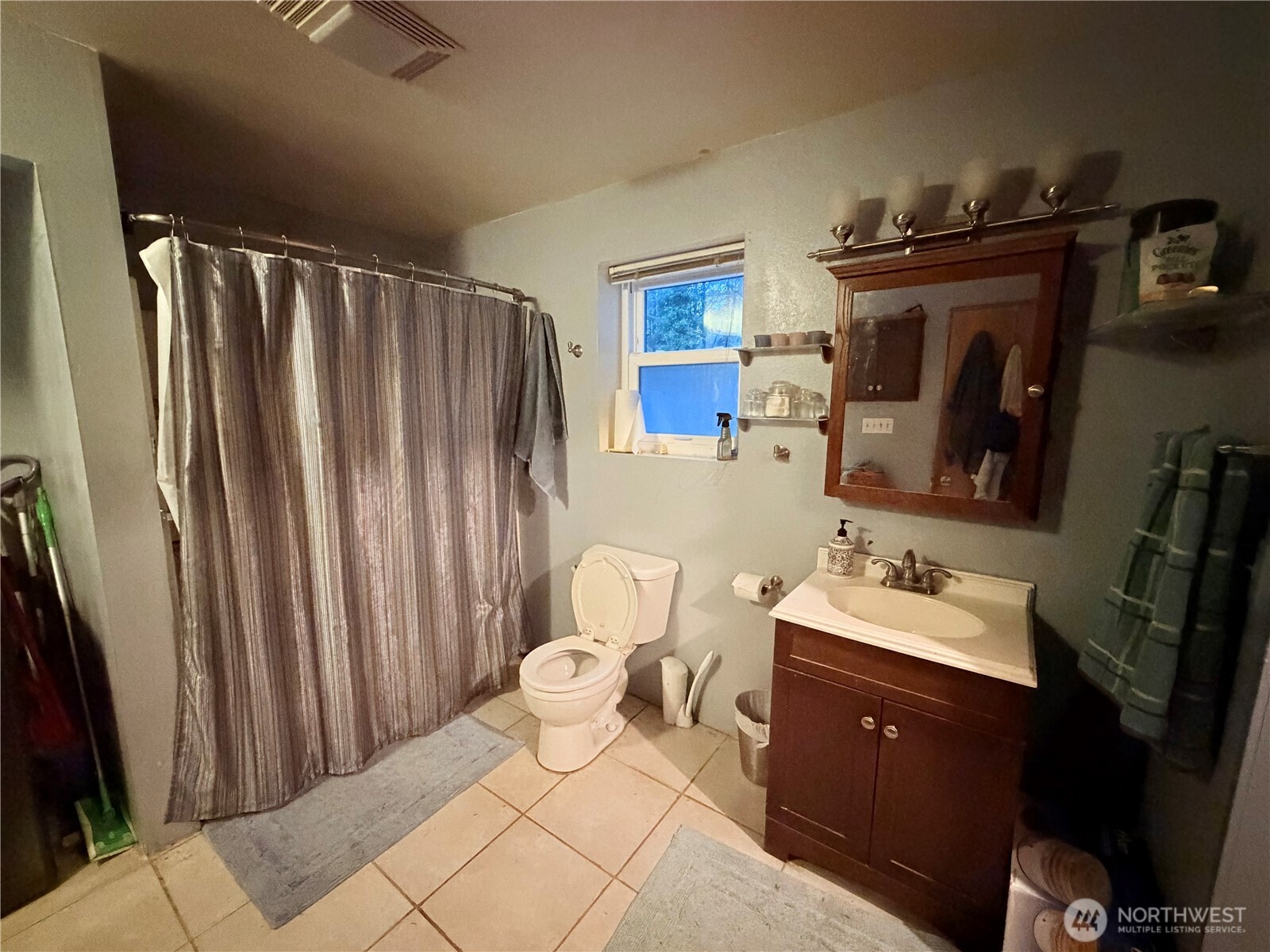 5040 Southwest Lake Helena Road Port Orchard, WA 98367 - Photo 12 of 31 Gallery Image 12