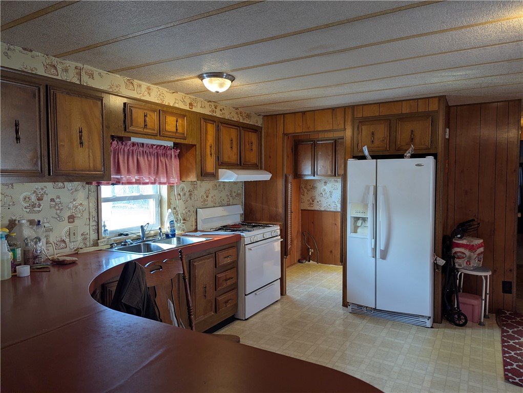 14 Edgewood Drive Ridgeway, NY 14103 - Photo 6 of 15