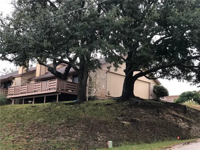 $1,250 | 1 Oaks Place, Lago Vista, TX 78645
