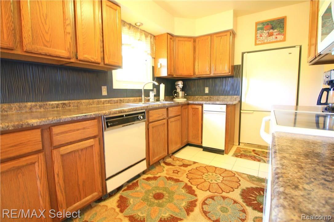 8455 McCandlish Road Grand Blanc, MI 48439 - Photo 10 of 27 12 Kitchen 8455 McCandlish.JPG
