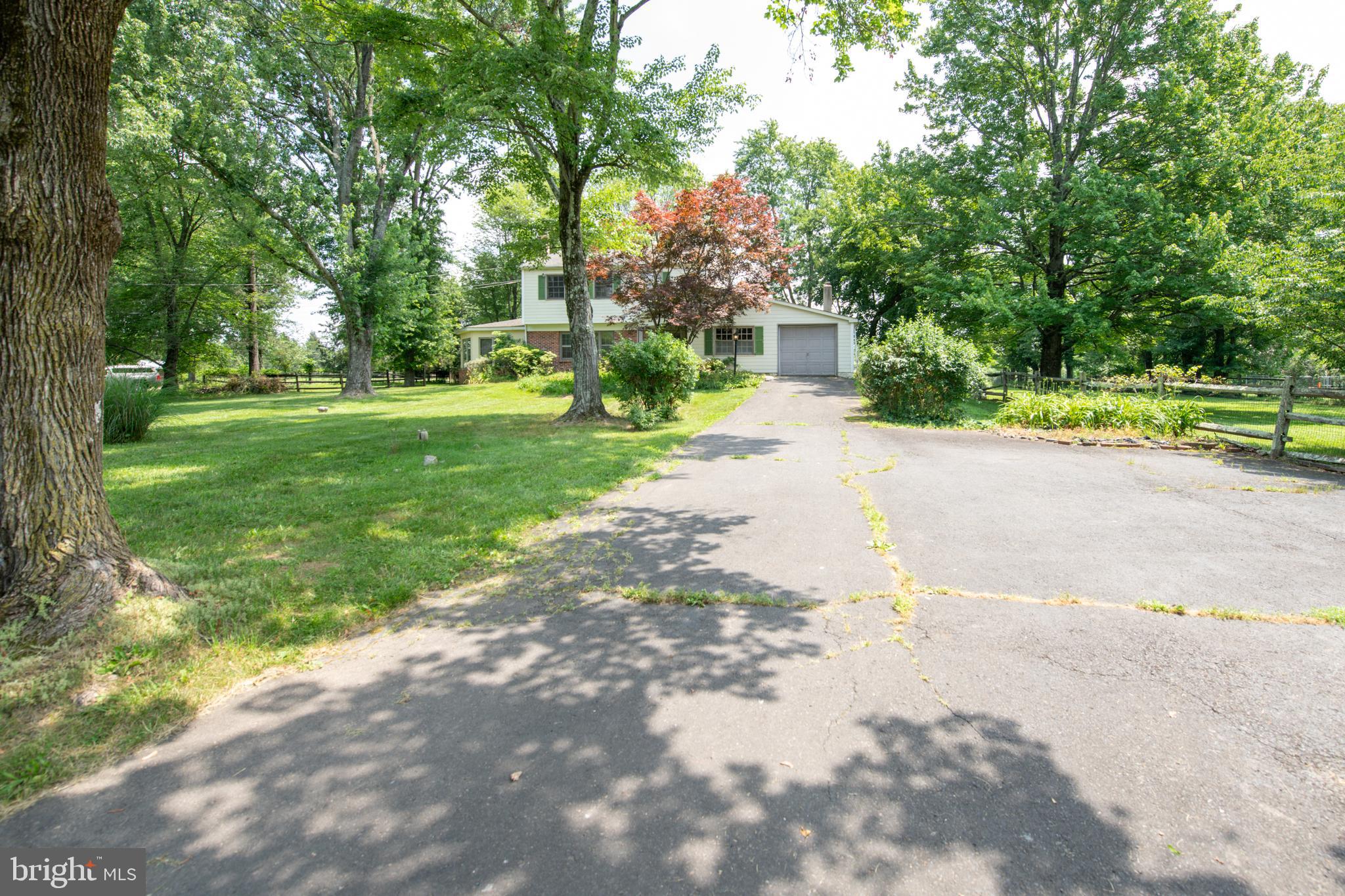 4697 Smith Road Newtown, PA 18940 - Photo 3 of 50 Long driveway