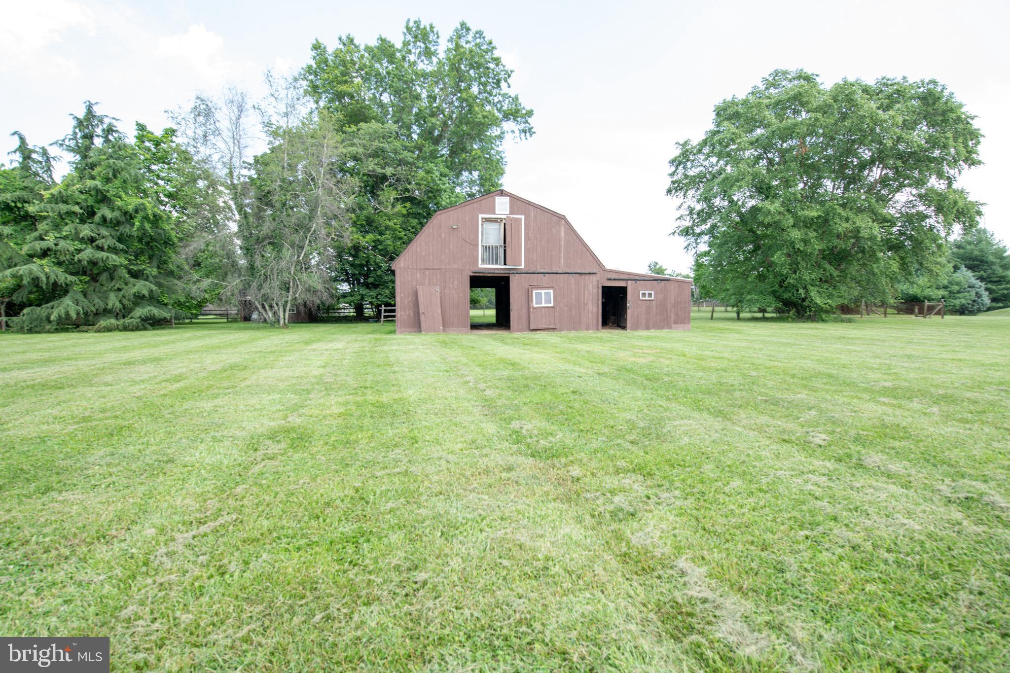 4697 Smith Road Newtown, PA 18940 - Photo 4 of 50 Large barn in back
