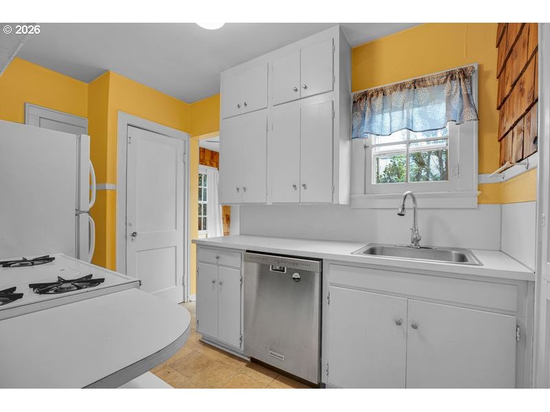 1175 Hines Street Southeast Salem, OR 97302 - Photo 17 of 42