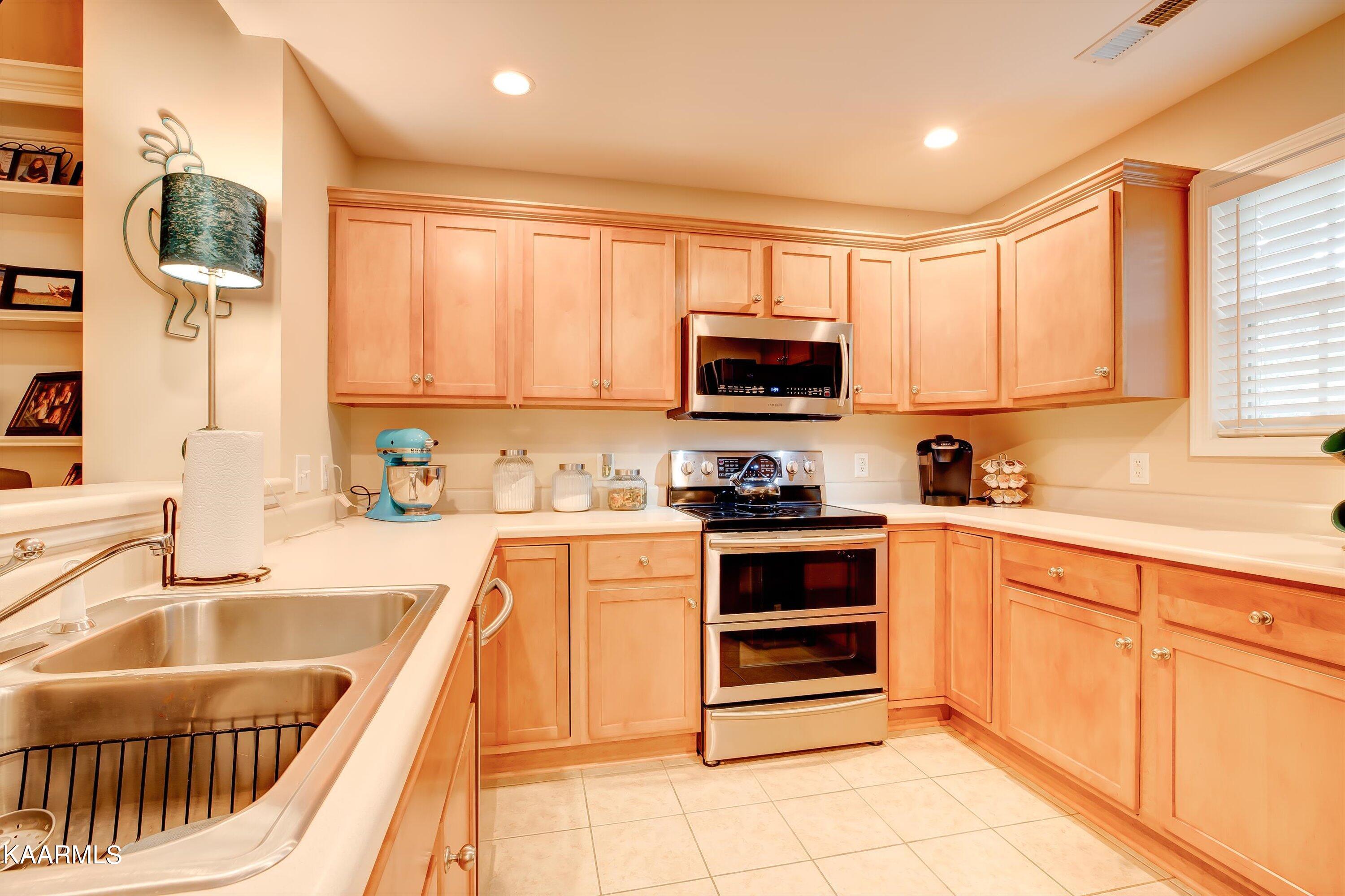 714 Loop Road Knoxville, TN 37934 - Photo 13 of 33 Granite Countertops