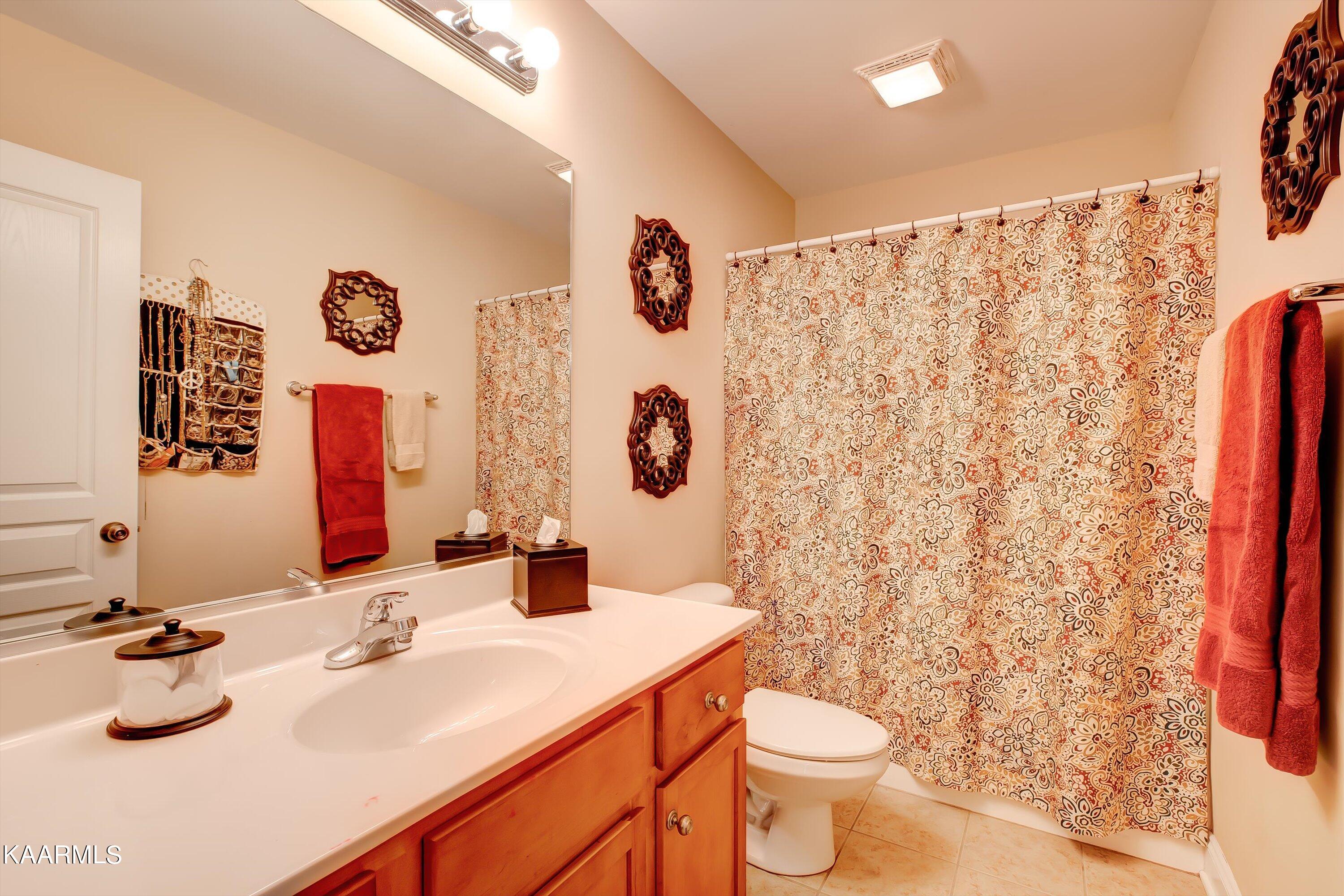714 Loop Road Knoxville, TN 37934 - Photo 22 of 33 Bathroom 2