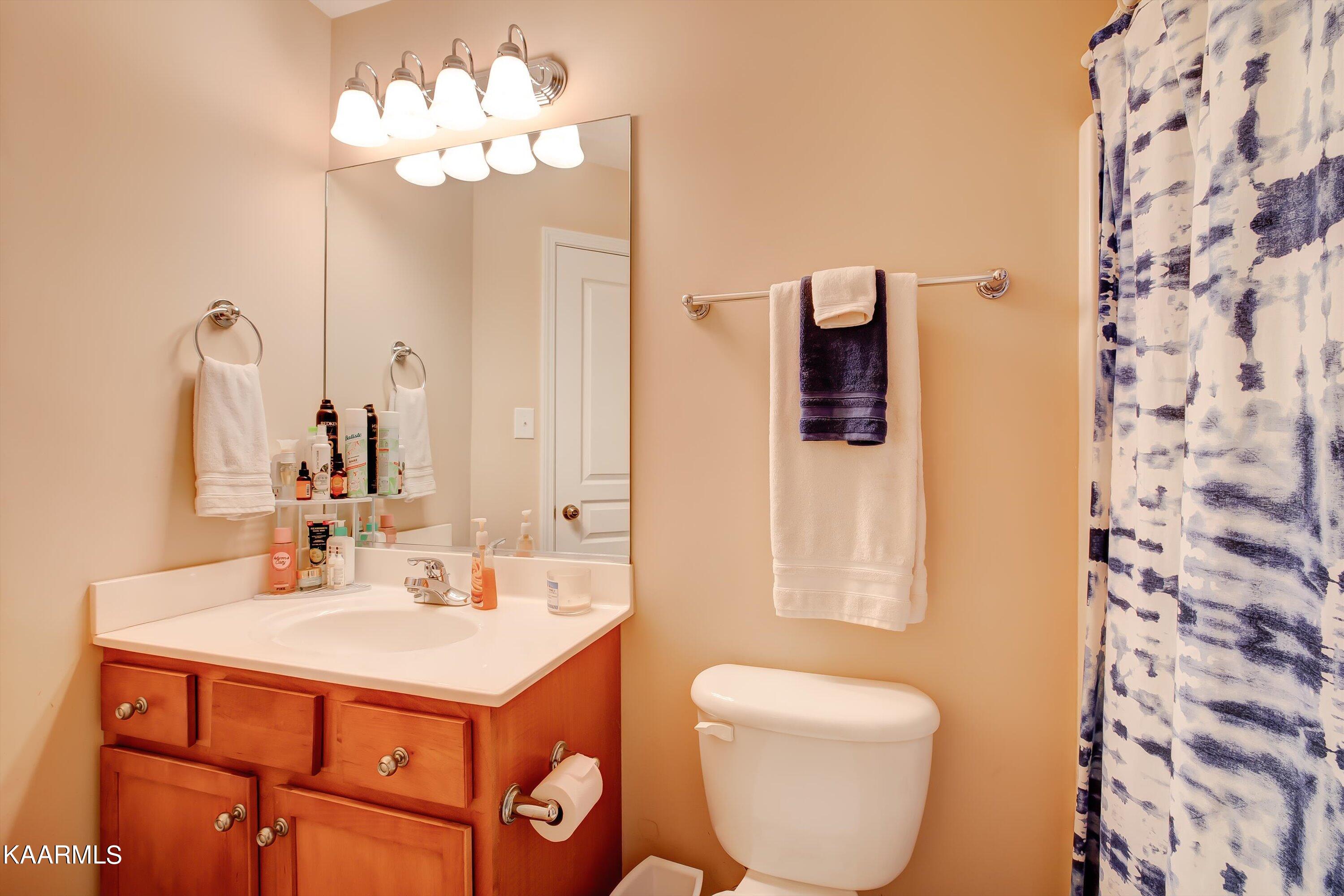 714 Loop Road Knoxville, TN 37934 - Photo 24 of 33 Bathroom 3