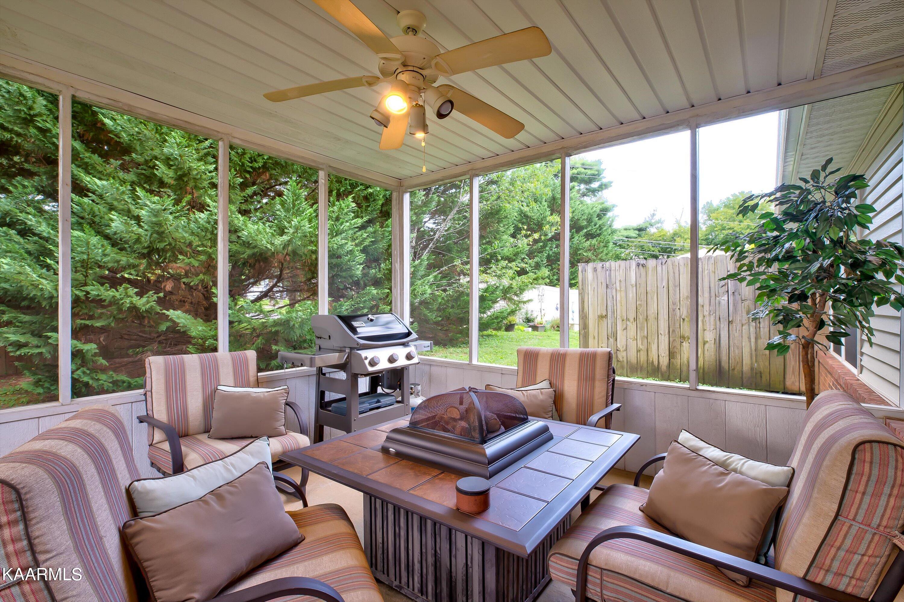 714 Loop Road Knoxville, TN 37934 - Photo 28 of 33 Screened Patio