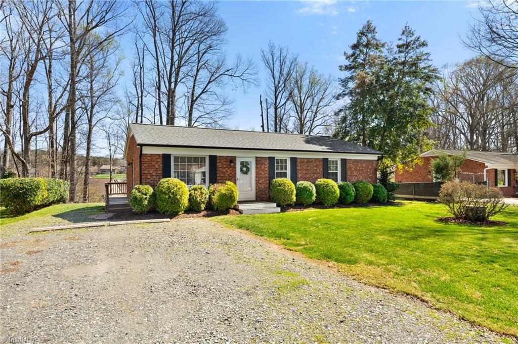 1505 Runabout Road Pfafftown, NC 27040 - Photo 3 of 28