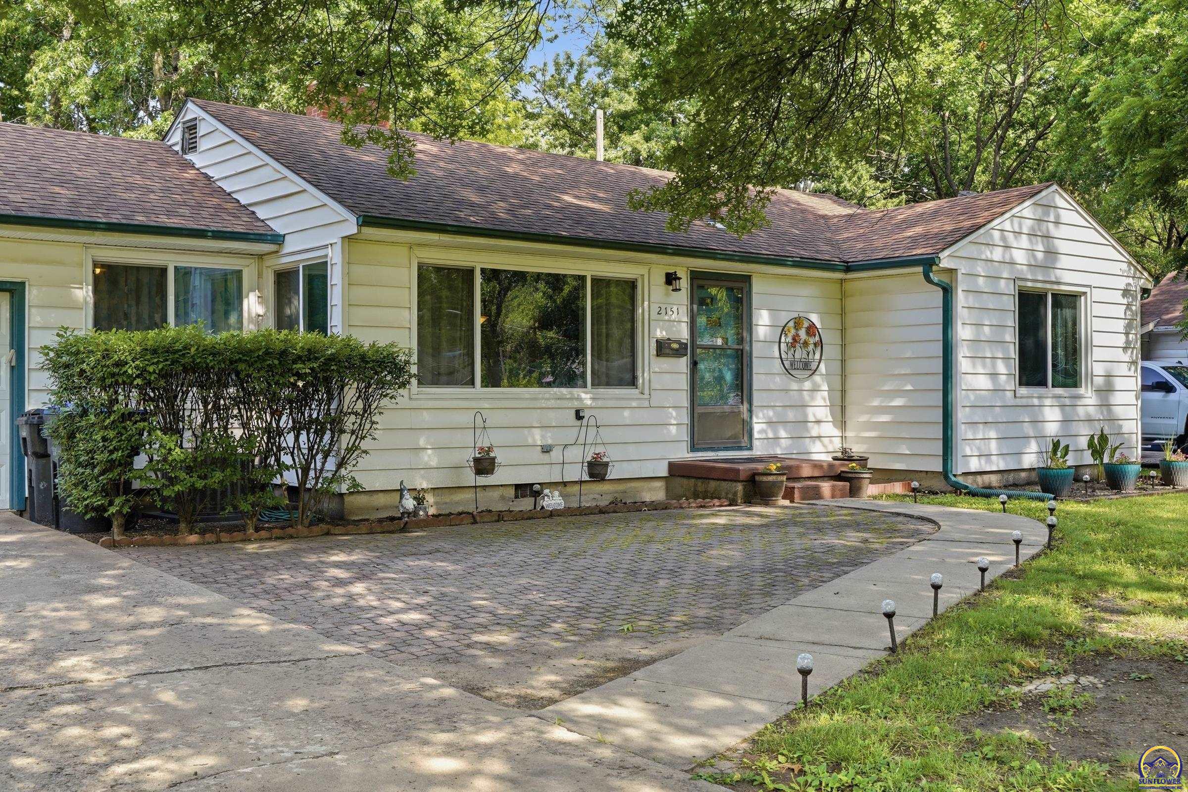 2151 Southwest Burnett Road Topeka, KS 66614 - Photo 2 of 35