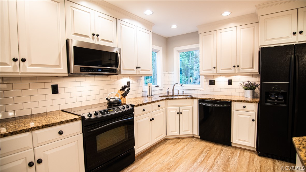 13919 Bayport Landing Road Midlothian, VA 23112 - Photo 10 of 38 White Cabinetry & Flat Top Oven