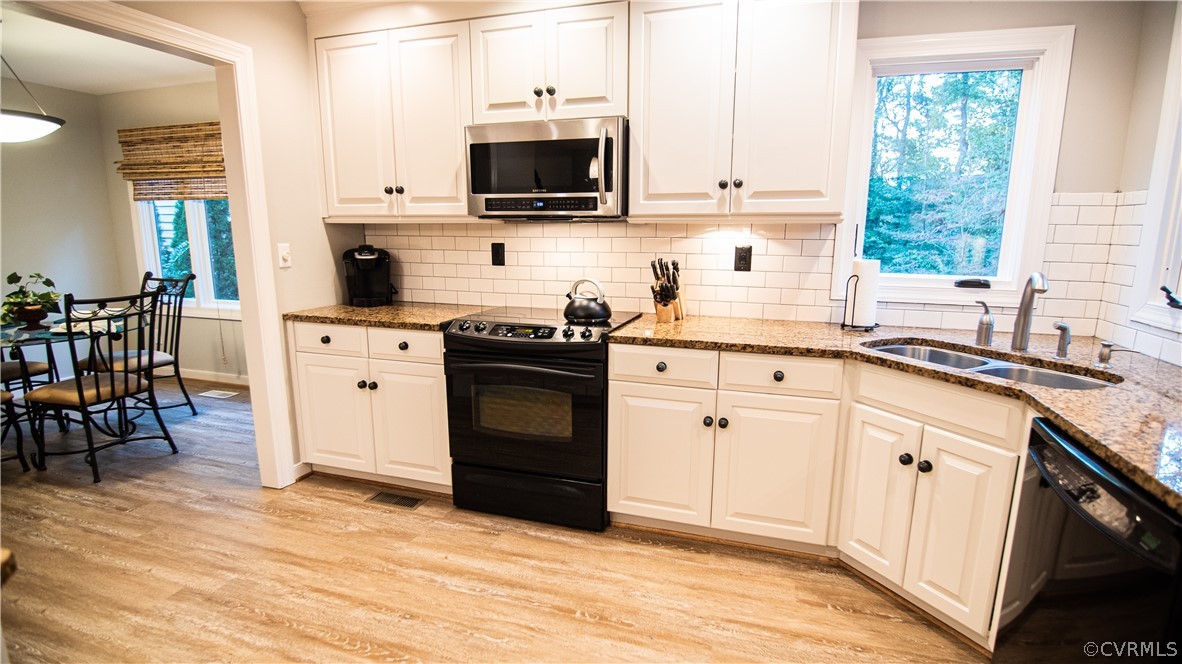 13919 Bayport Landing Road Midlothian, VA 23112 - Photo 12 of 38 Spacious Kitchen with separate eating area