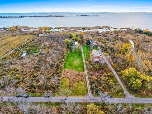 $379,900 | 4132 Bayside Road, Suamico, WI 54173