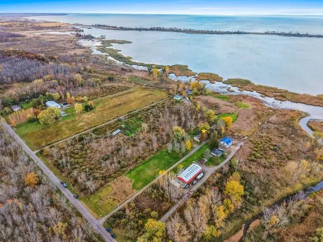 $379,900 | 4132 Bayside Road, Suamico, WI 54173