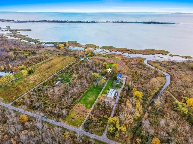 $379,900 | 4132 Bayside Road, Suamico, WI 54173