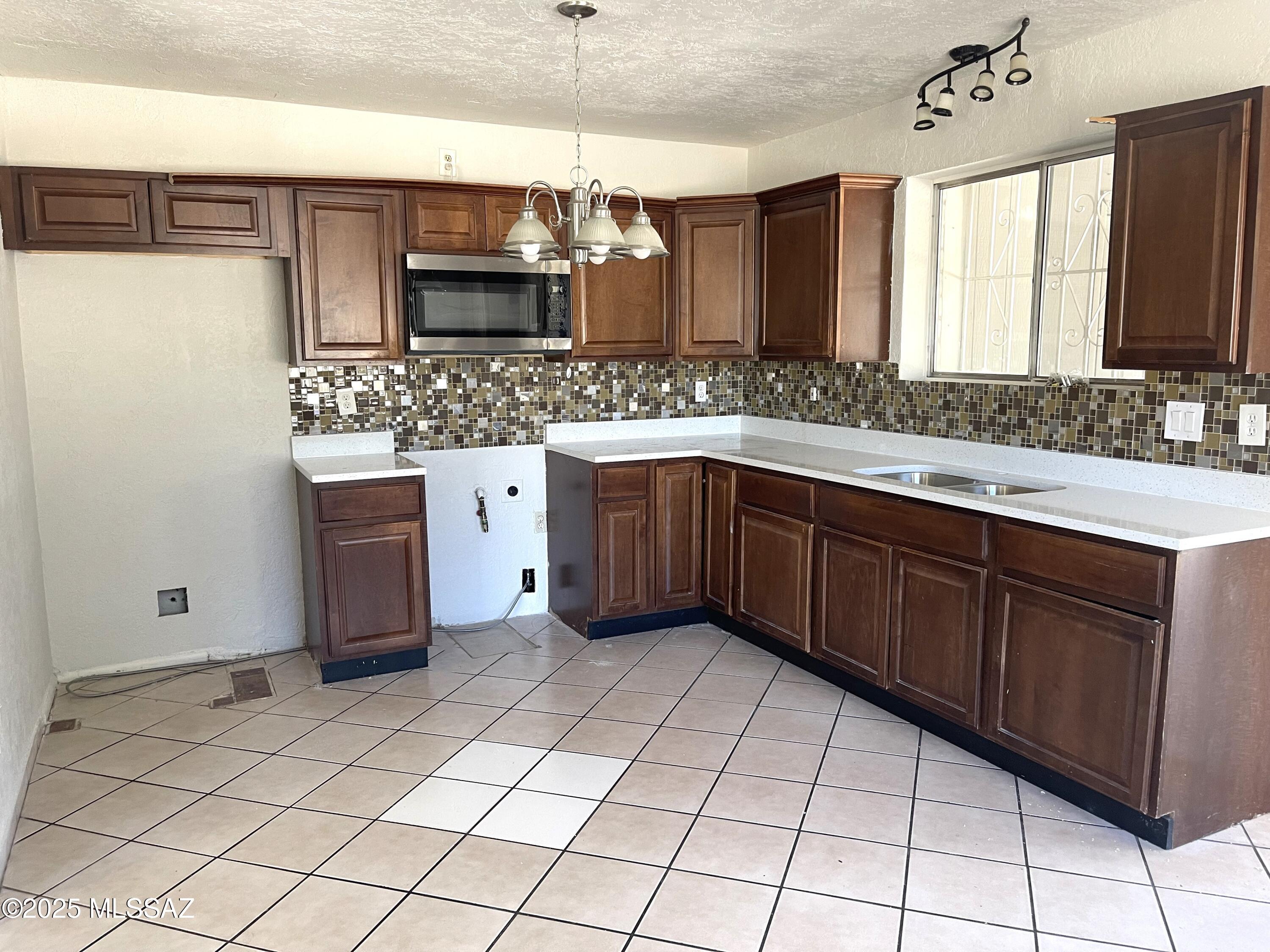 435 Hongo Court Rio Rico, AZ 85648 - Photo 6 of 19 Gallery Image 6