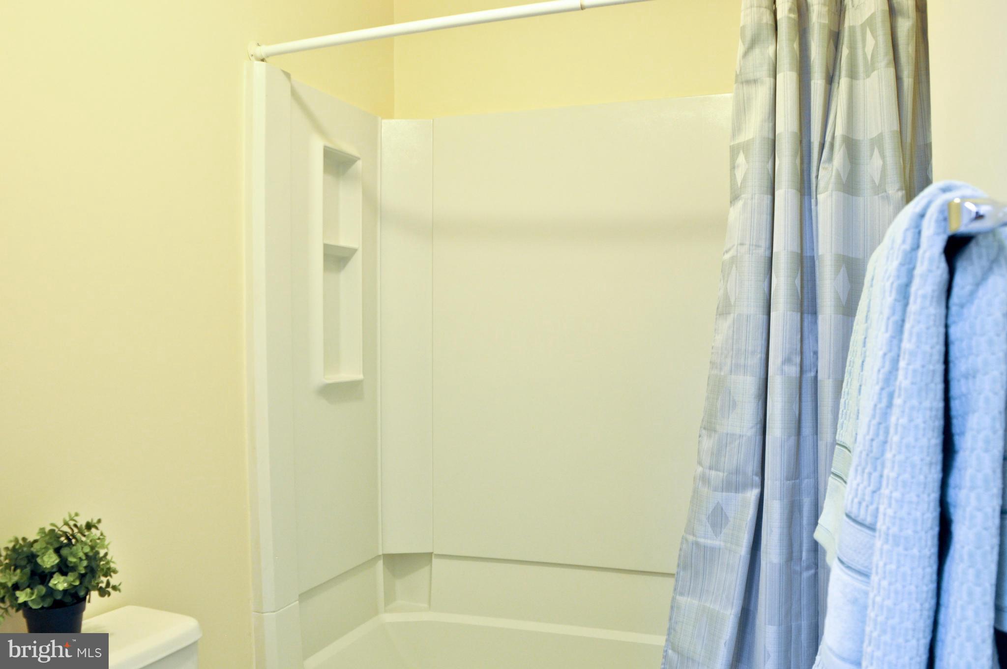 2303 Glade Bank Way Reston, VA 20191 - Photo 13 of 18 Bath (Master)