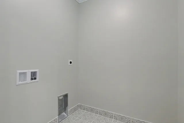 a view of a yard in front of a house with large tree