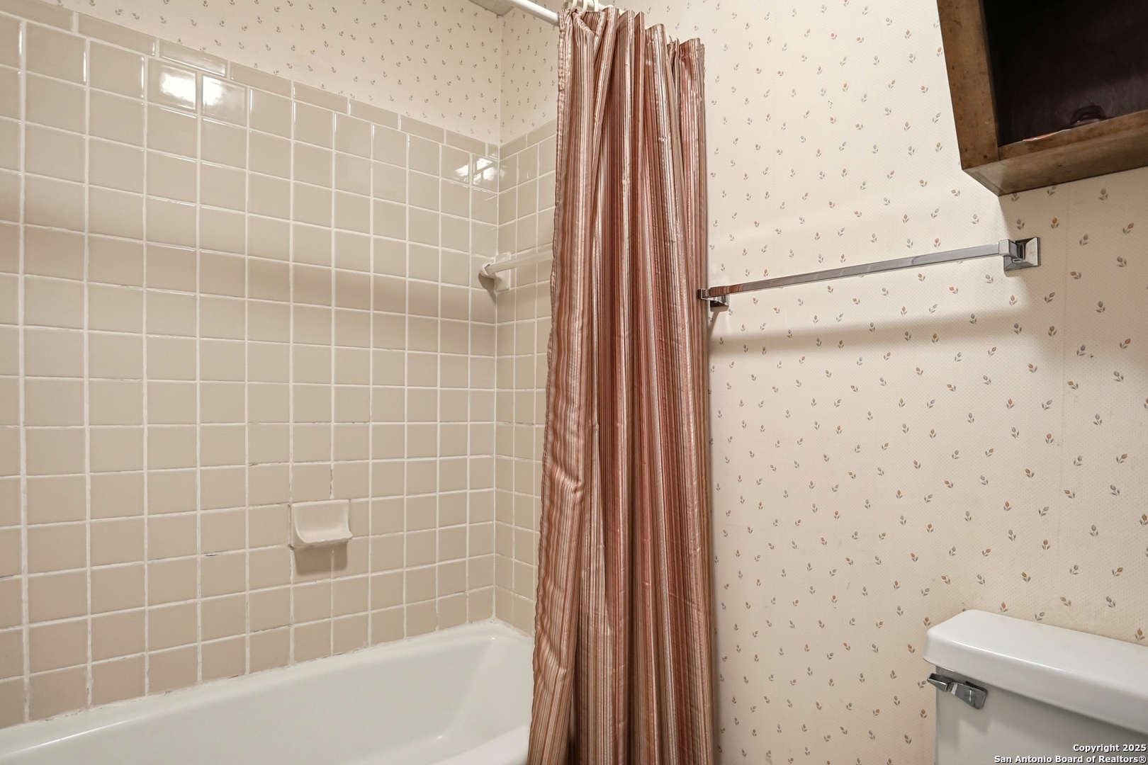 261 Fawn Lane Spring Branch, TX 78070 - Photo 22 of 36 a bathroom with a shower and a toilet