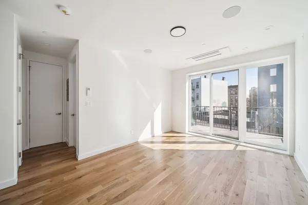 $920,000 | 12 Broome Street, Unit 3B | Greenpoint