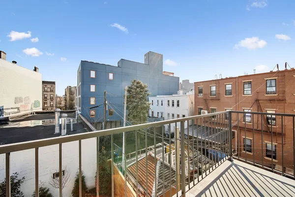 $920,000 | 12 Broome Street, Unit 3B | Greenpoint