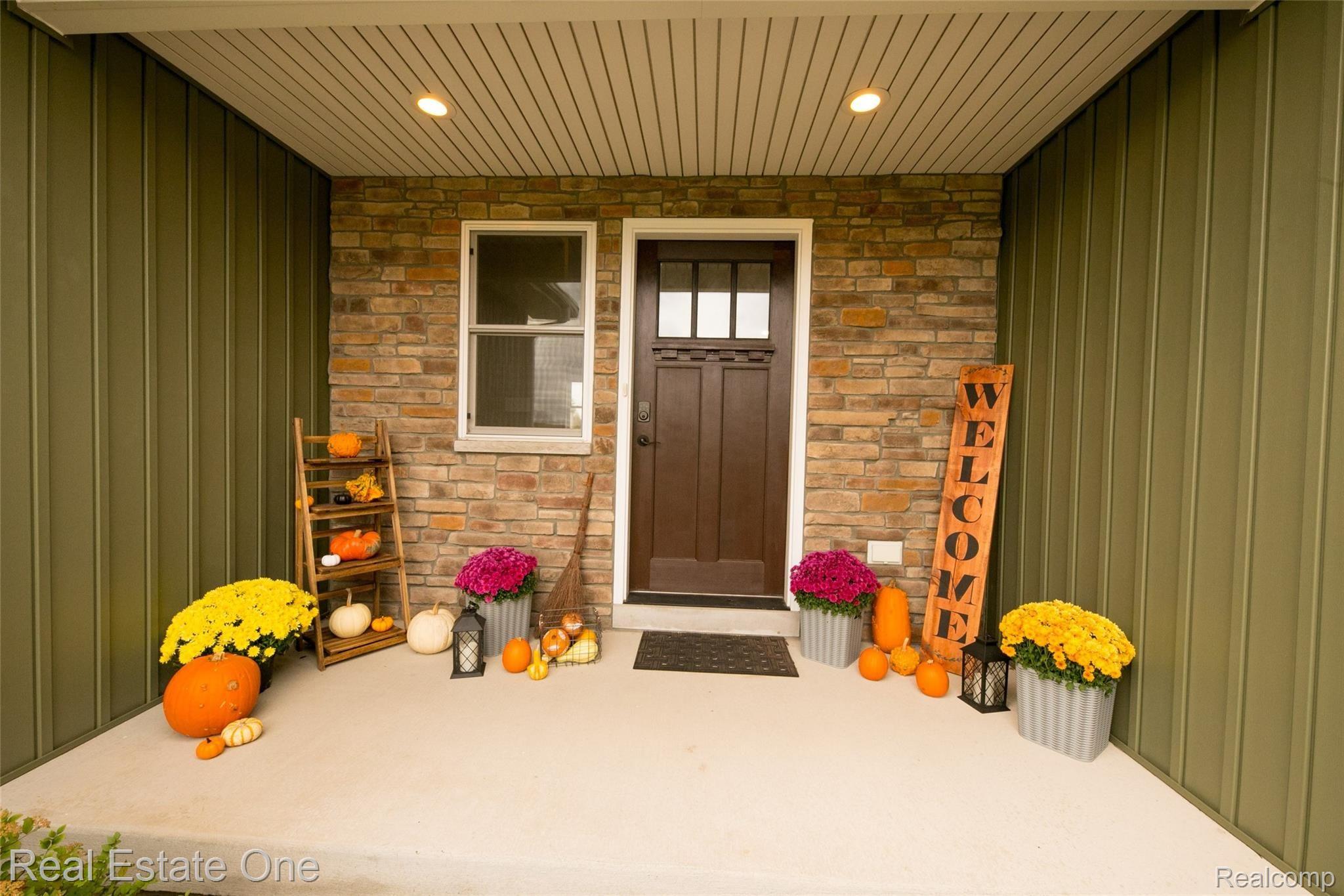 2746 Clivedon Road Howell, MI 48843 - Photo 2 of 61 IMG-6359.jpg