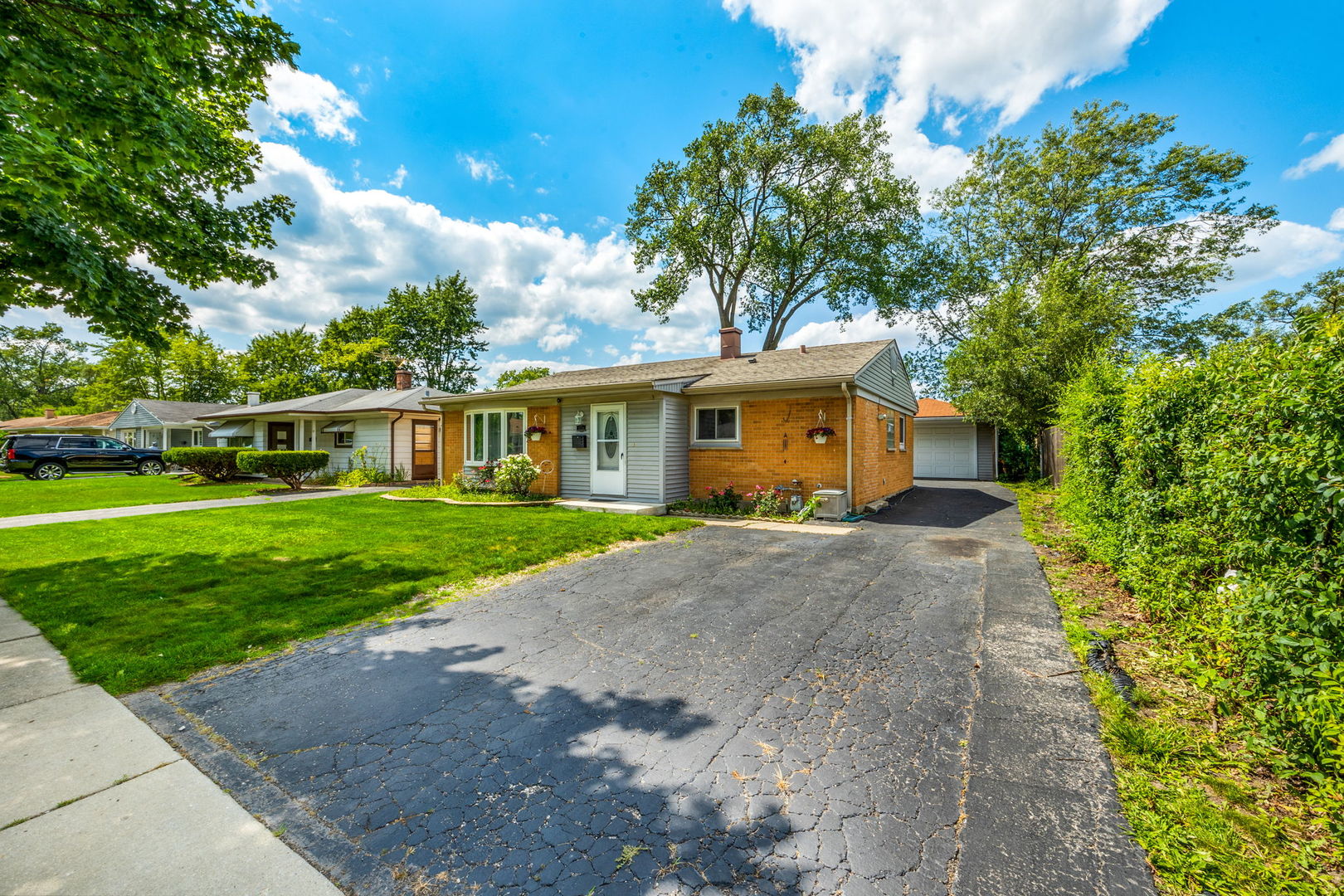 178 Cindy Lane Wheeling, IL 60090 - Photo 2 of 17