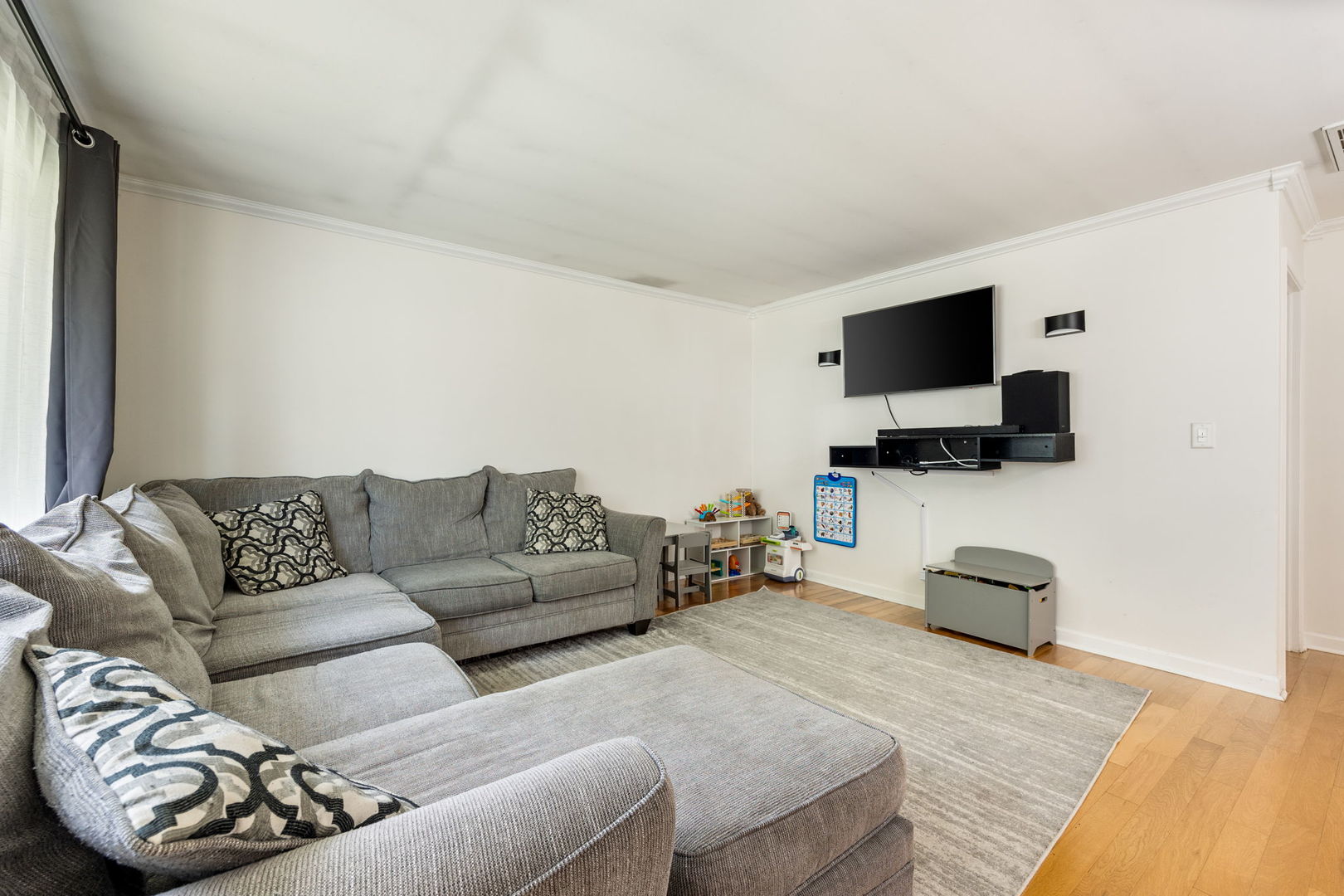 178 Cindy Lane Wheeling, IL 60090 - Photo 3 of 17