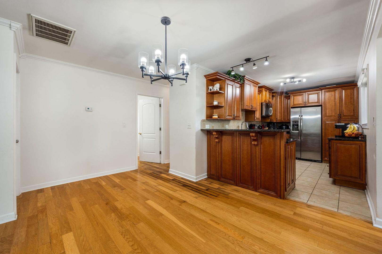 178 Cindy Lane Wheeling, IL 60090 - Photo 7 of 17