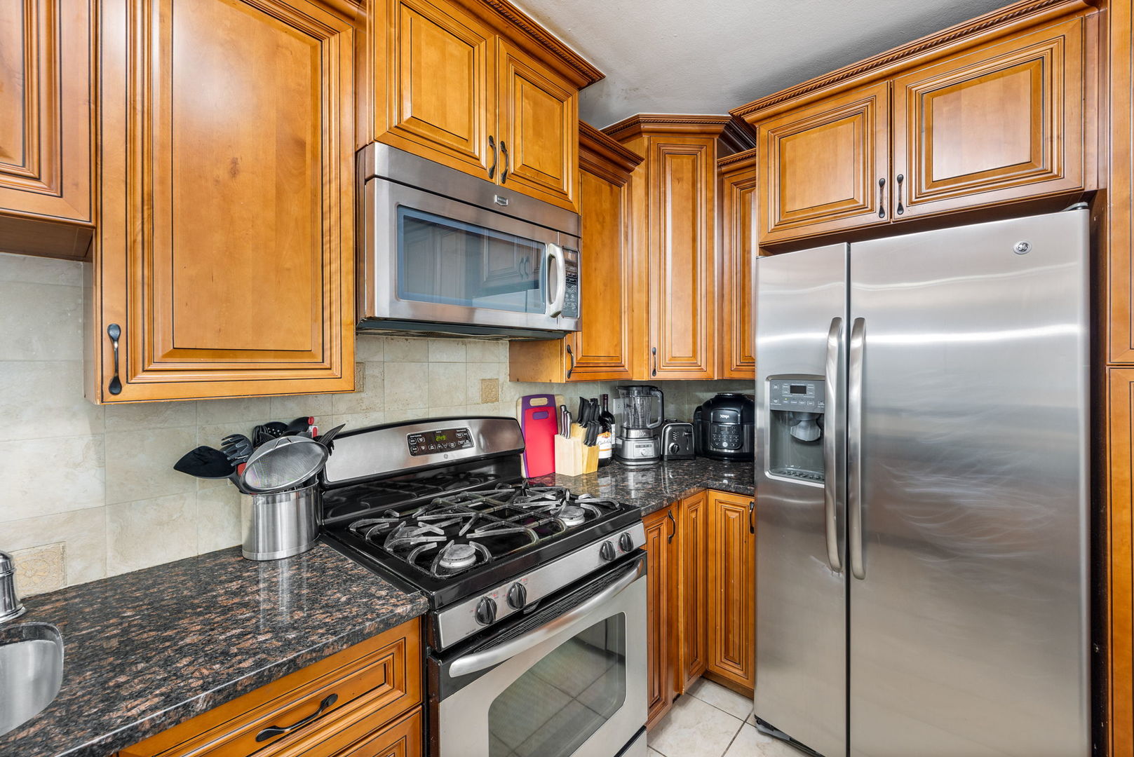 178 Cindy Lane Wheeling, IL 60090 - Photo 9 of 17