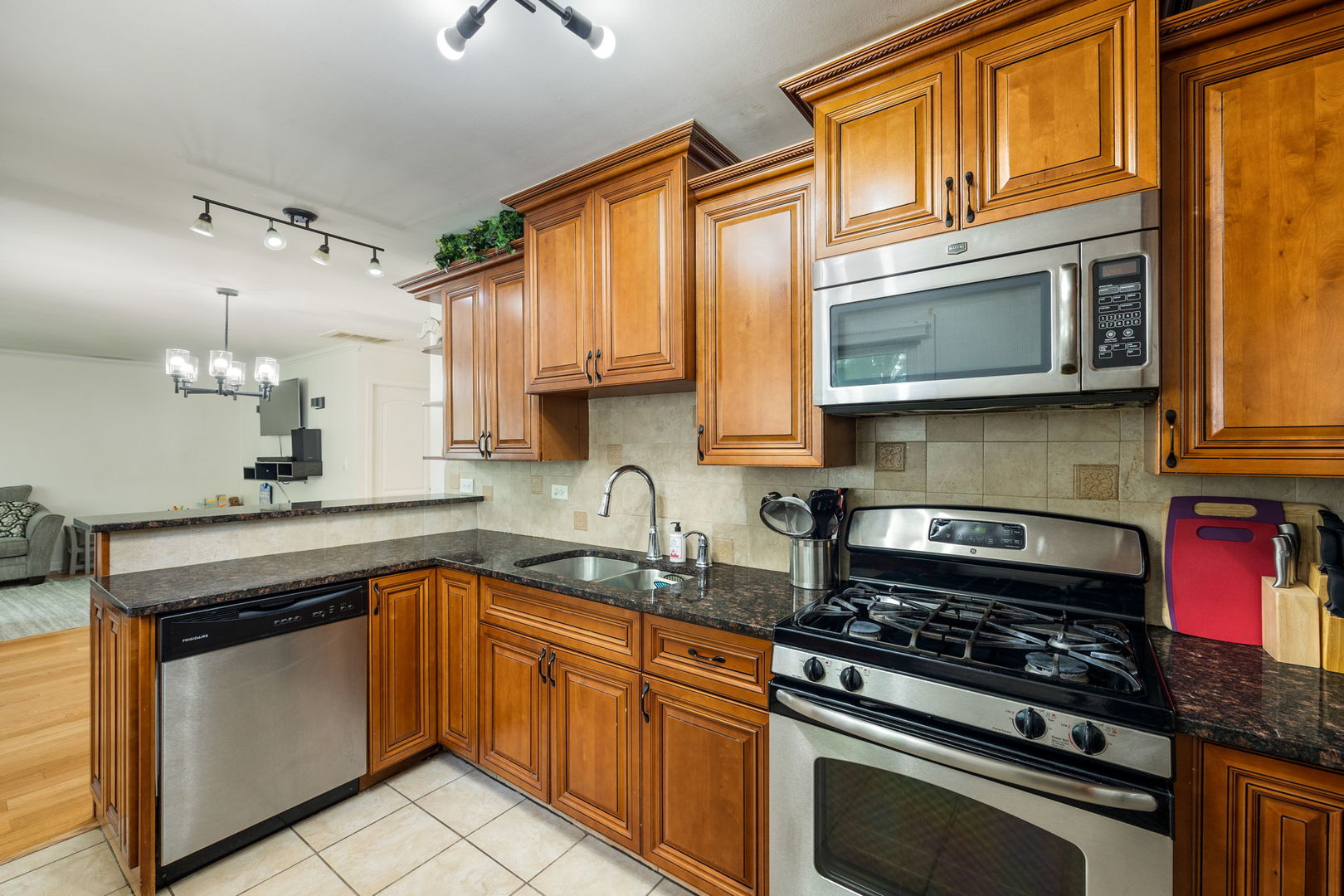 178 Cindy Lane Wheeling, IL 60090 - Photo 10 of 17