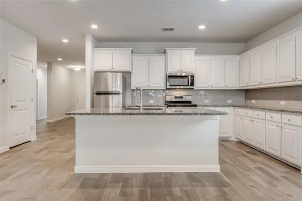 $2,600 | 15933 Bronte Lane, Fort Worth, TX 76247