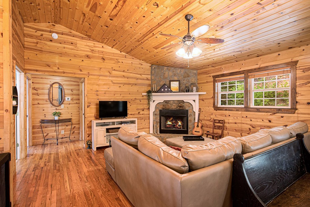 582 Polly Gap Road Clayton, GA 30525 - Photo 5 of 39 Gallery Image 5