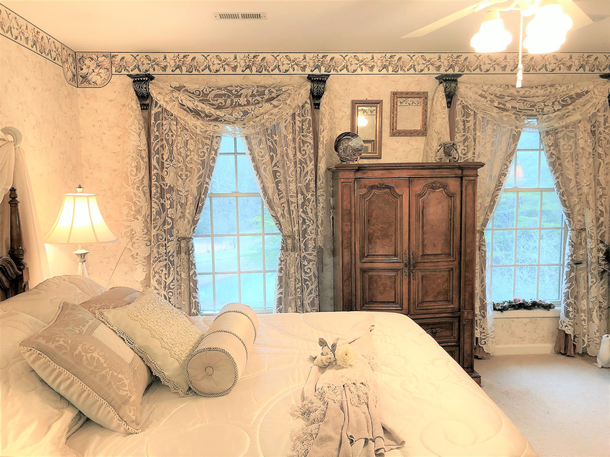 From your windows you have a bird's eye view of your stocked pond, wildlife and peaceful daydreams