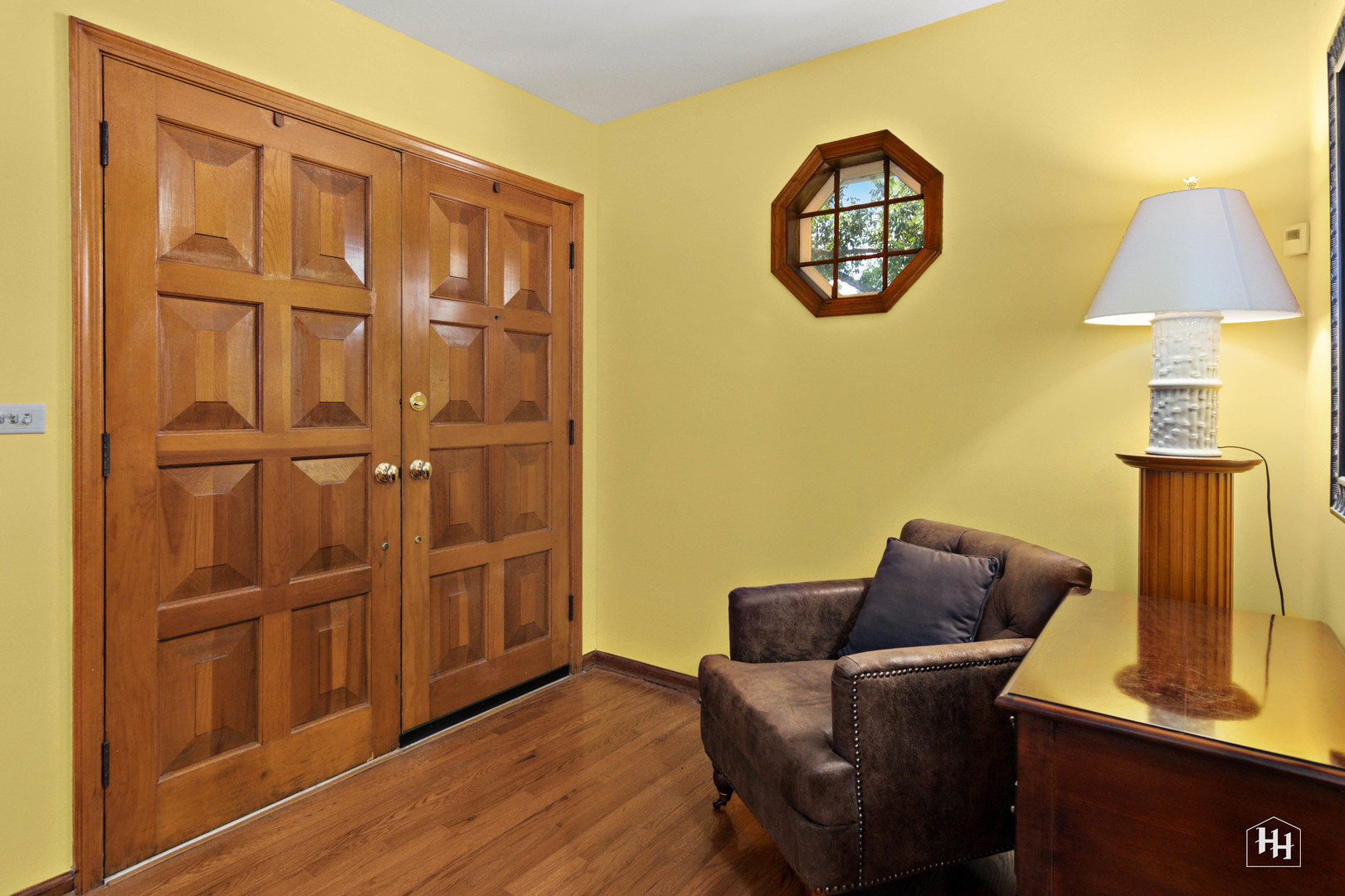 2275 Tara Drive Elgin, IL 60123 - Photo 16 of 33 a view of furniture and wooden floor