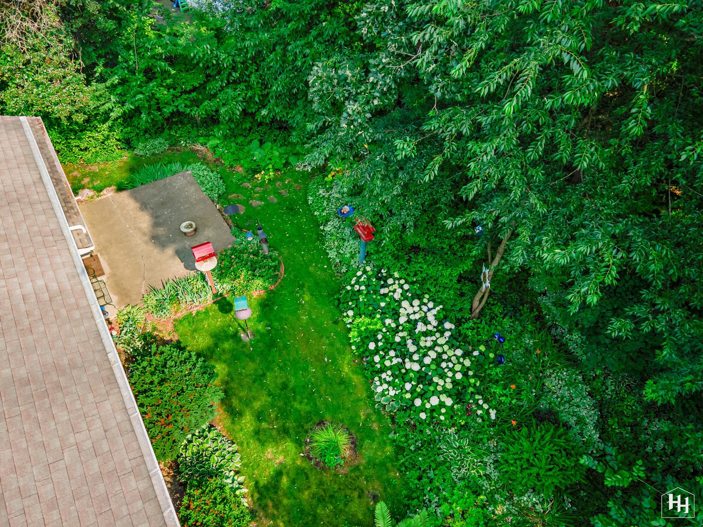 2275 Tara Drive Elgin, IL 60123 - Photo 30 of 33 a view of a yard with plants