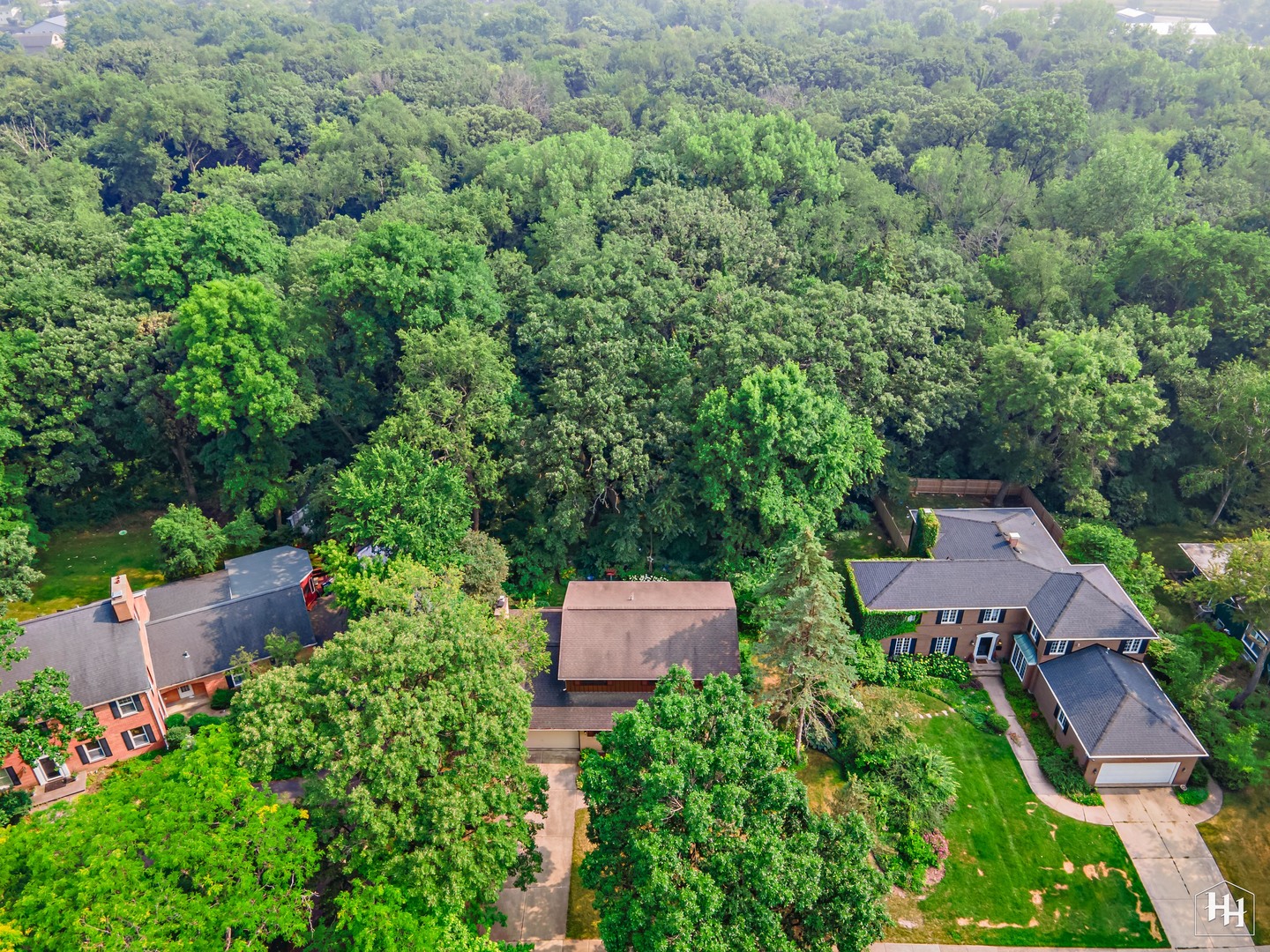 2275 Tara Drive Elgin, IL 60123 - Photo 32 of 33 an aerial view of a house with a yard