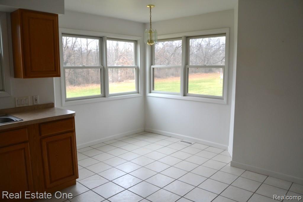 3935 Clyde Road Holly, MI 48442 - Photo 5 of 14 DSC_1018.jpg