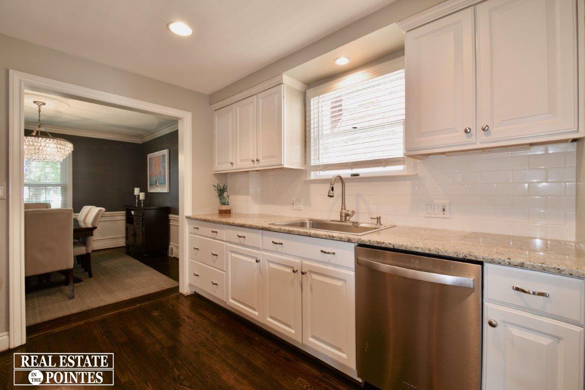 273 Merriweather Road Grosse Pointe Farms, MI 48236 - Photo 7 of 34