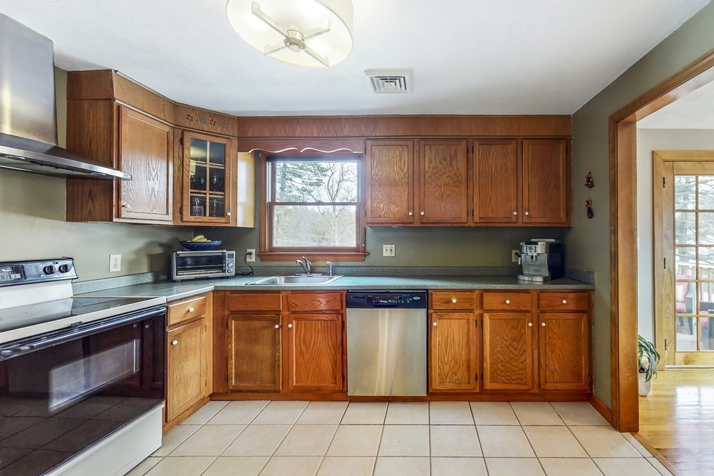 85 Maple Road Tewksbury, MA 01876 - Photo 7 of 27 Gallery Image 7