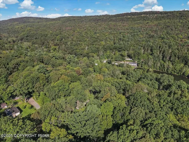 $304,999 | 137 Chicola Lake-South Trail, Saylorsburg, PA 18353