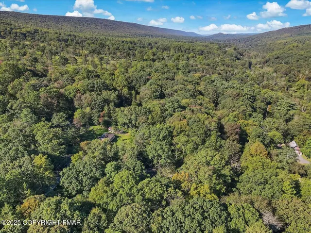 $304,999 | 137 Chicola Lake-South Trail, Saylorsburg, PA 18353