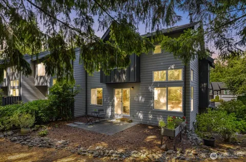 $698,000 | 3752 257th Avenue Southeast, Sammamish, WA 98029
