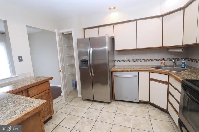 $2,750 | 403 Essex Court, Lansdale, PA 19446