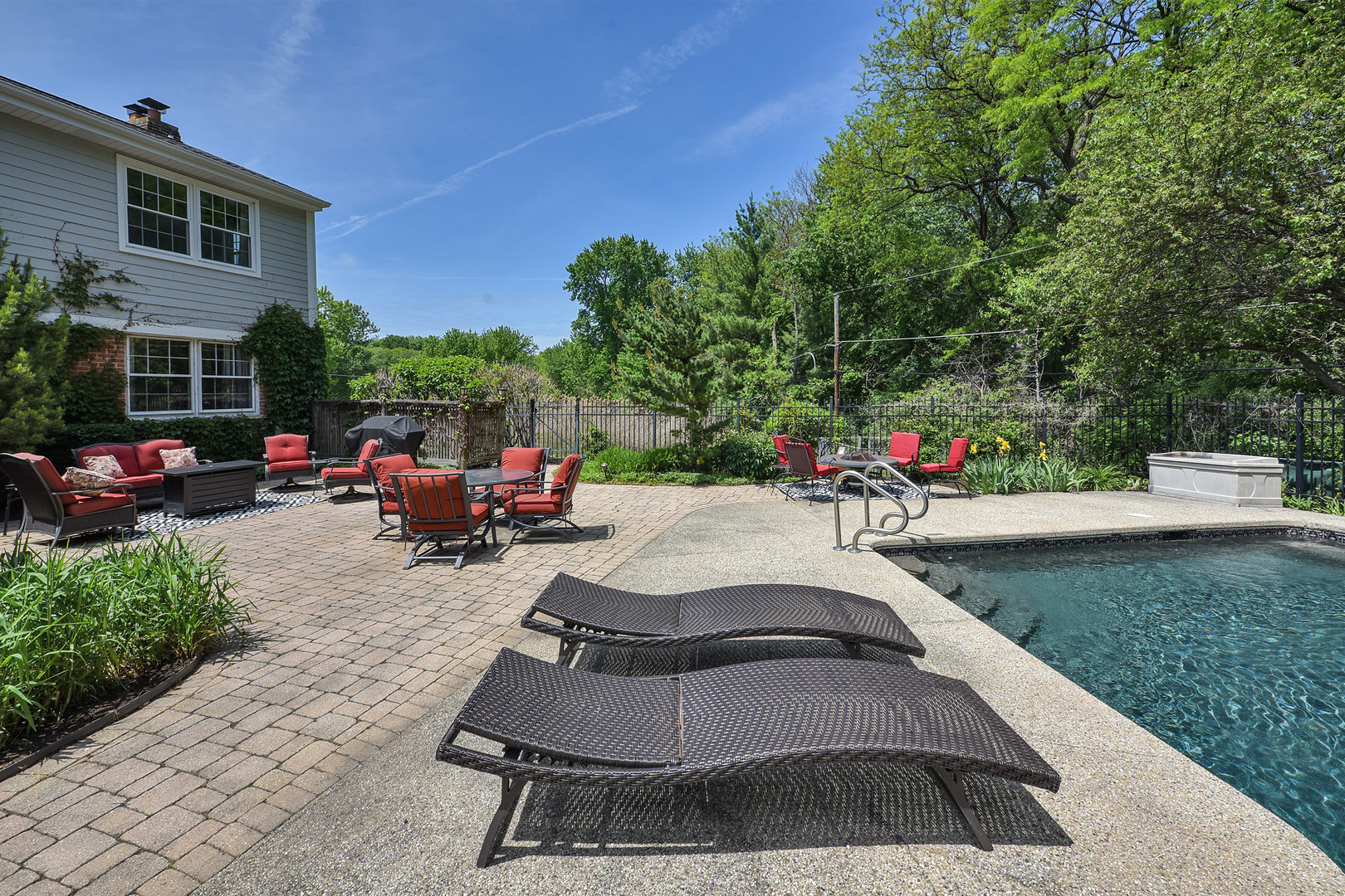 1550 Banbury Road Inverness, IL 60067 - Photo 22 of 32 a view of a backyard with sitting area