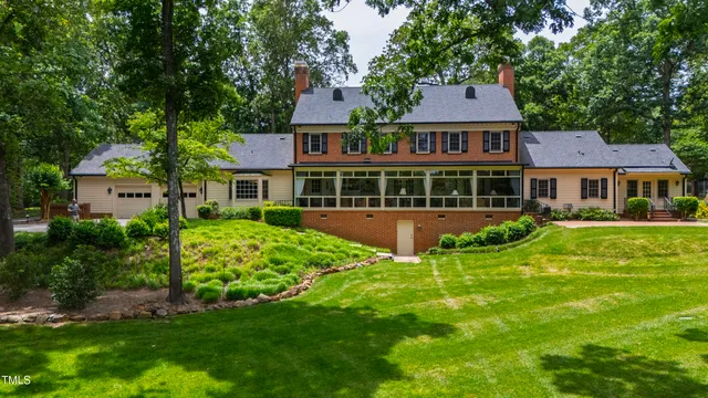 a view of a house with a yard table and chairs