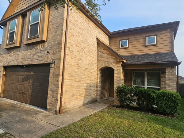 $2,350 | 9938 Swallow Drive, Conroe, TX 77385