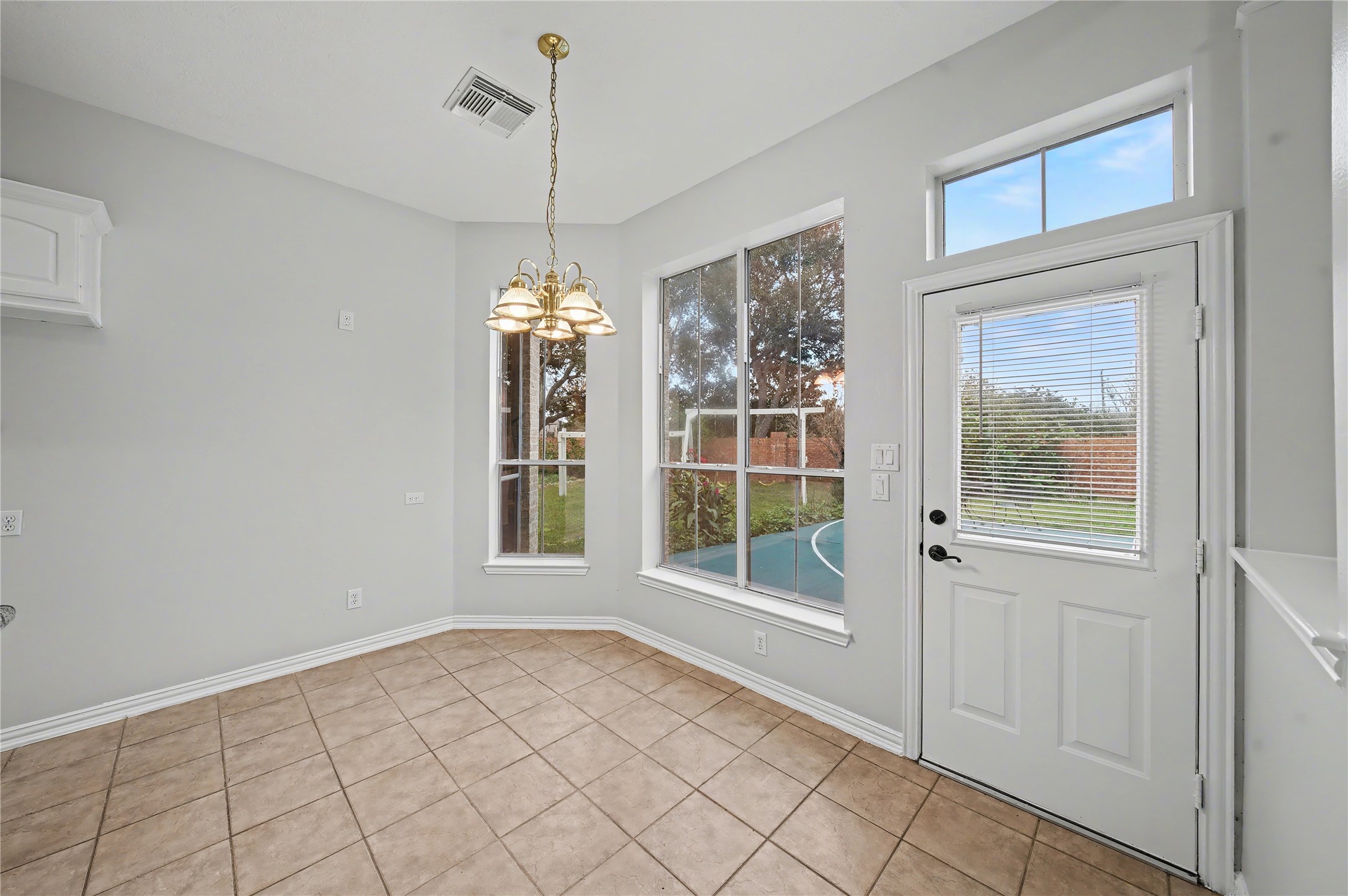5403 Emerald Pointe Lane Sugar Land, TX 77479 - Photo 35 of 50 a view of an empty room with a window
